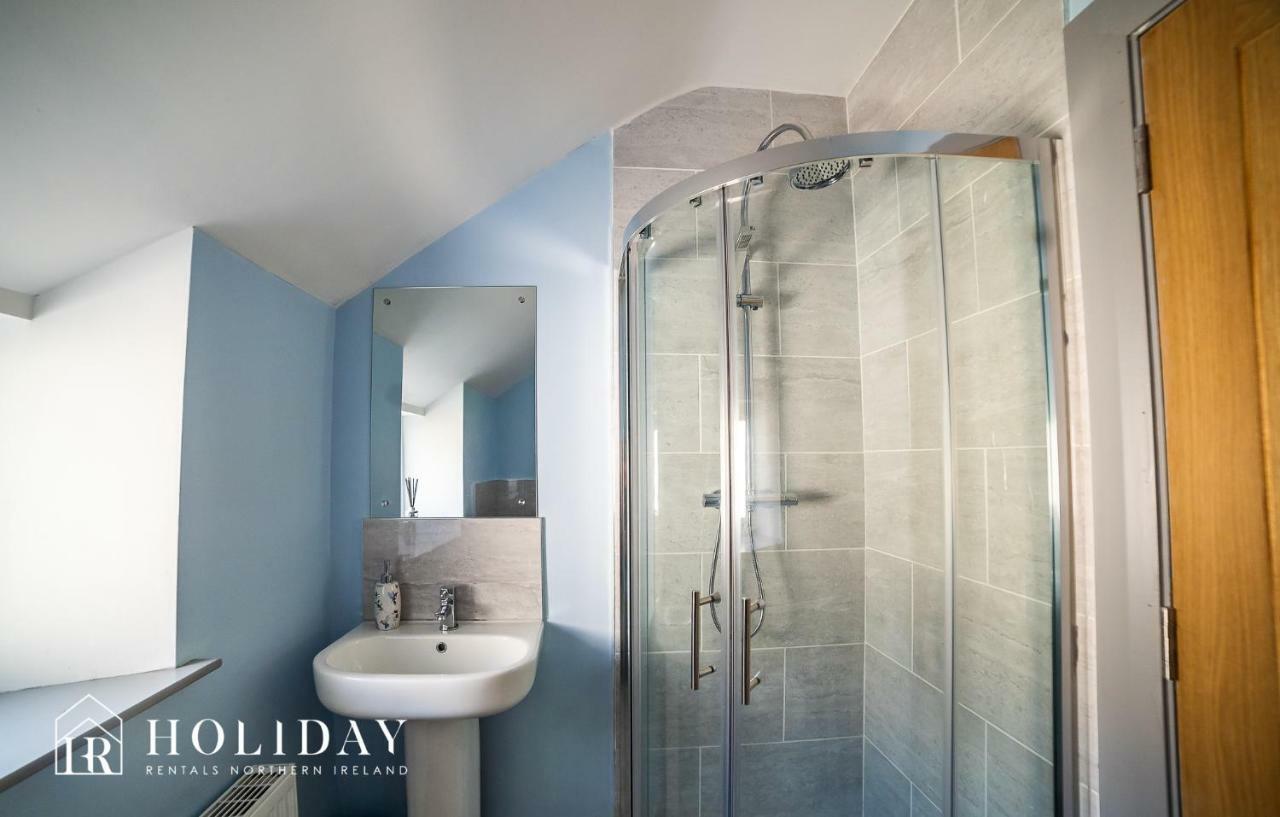 Portrush Penthouse Villa Bagian luar foto