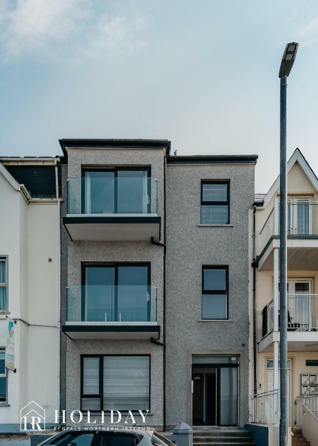 Portrush Penthouse Villa Bagian luar foto