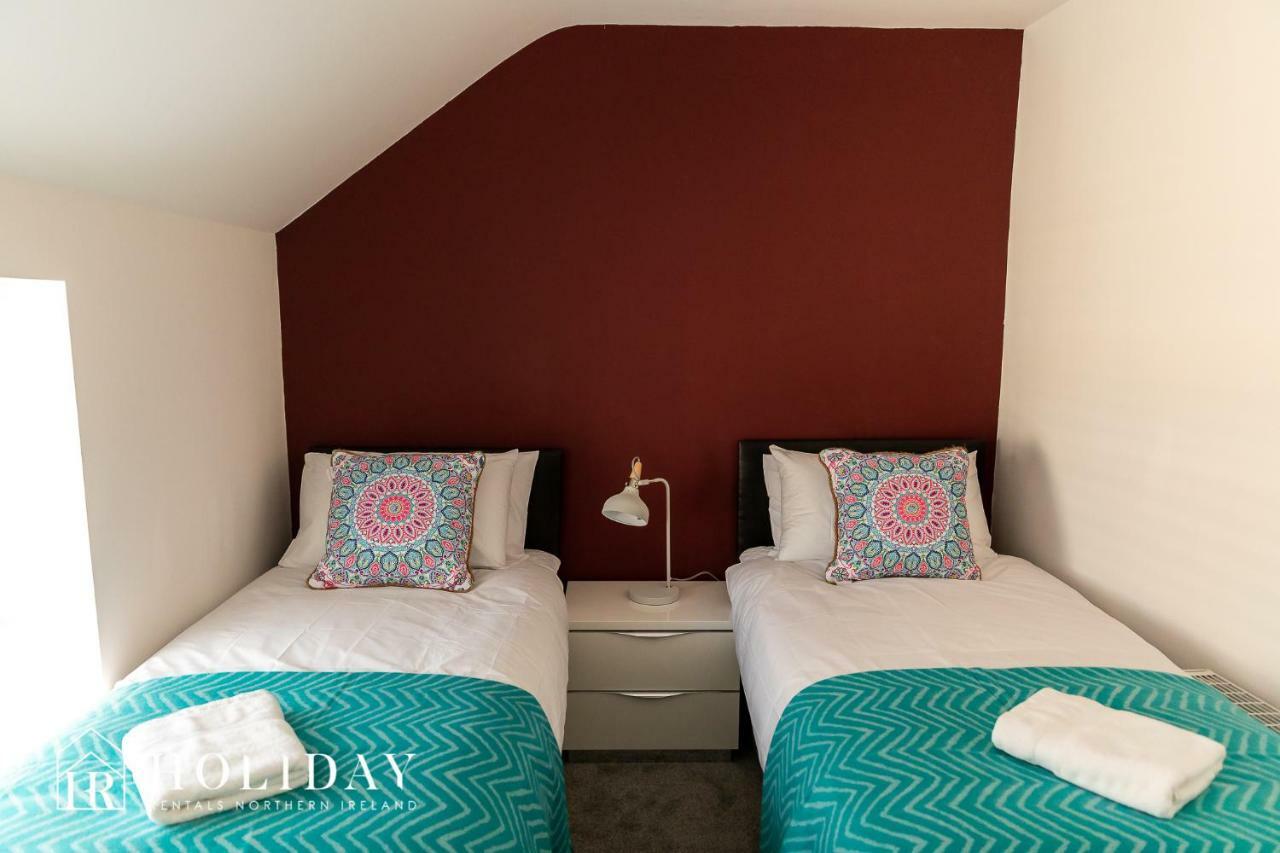 Portrush Penthouse Villa Bagian luar foto